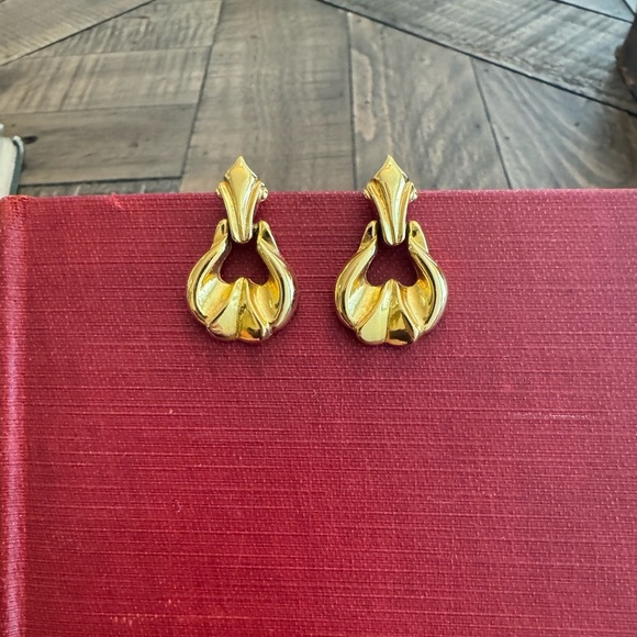 Vintage 1990s Gold Tone Drop Earrings/Door Knocker Earrings, Old-Money Style - Picture 3 of 10